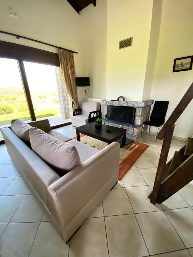 Lithos Villas Amfikleia Exterior foto