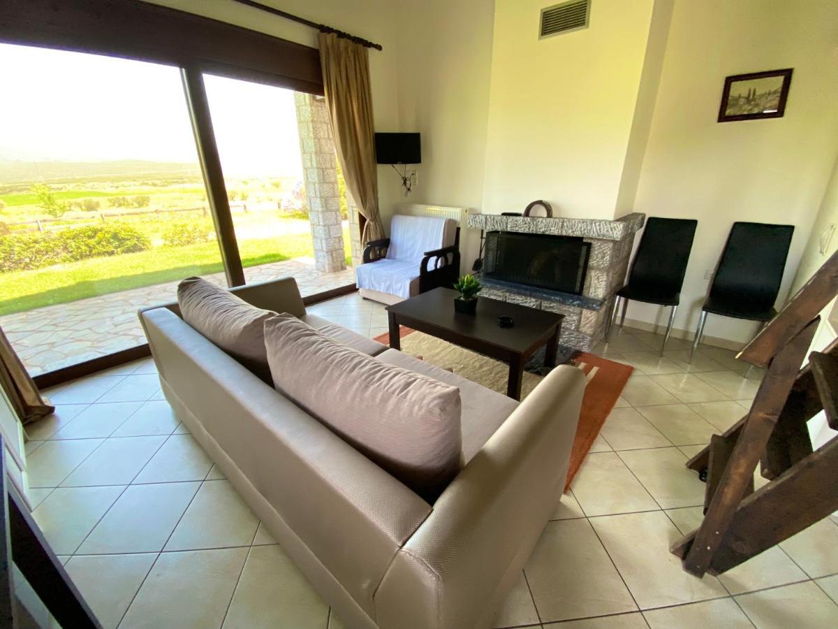 Lithos Villas Amfikleia Exterior foto